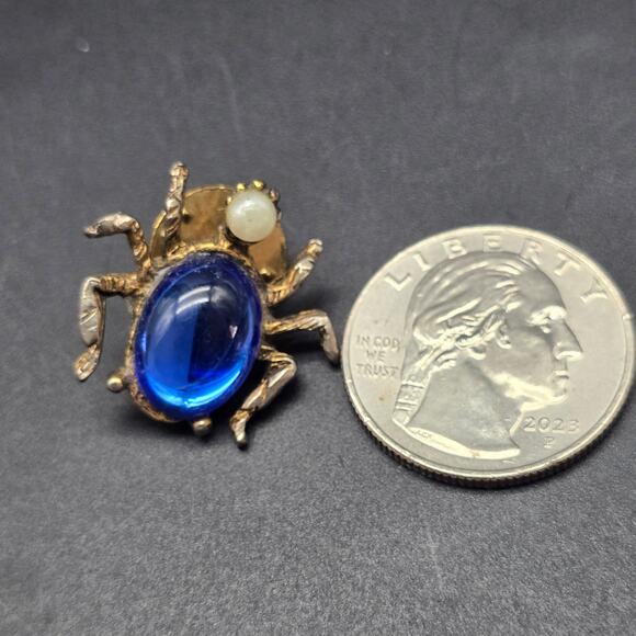 AJC Insect Bug Pin Gold Tone Blue Cabochone Stomach Belly Vintage Jewelry - Picture 2 of 6